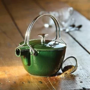 Staub Teekanne Und Wasserkessel Aus Gusseisen In Grenadine 7